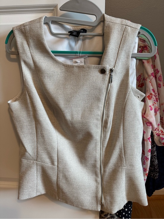 White House Black Market Tops - White House Black Market Tweed Cream Zip-Front Sleeveless Vest